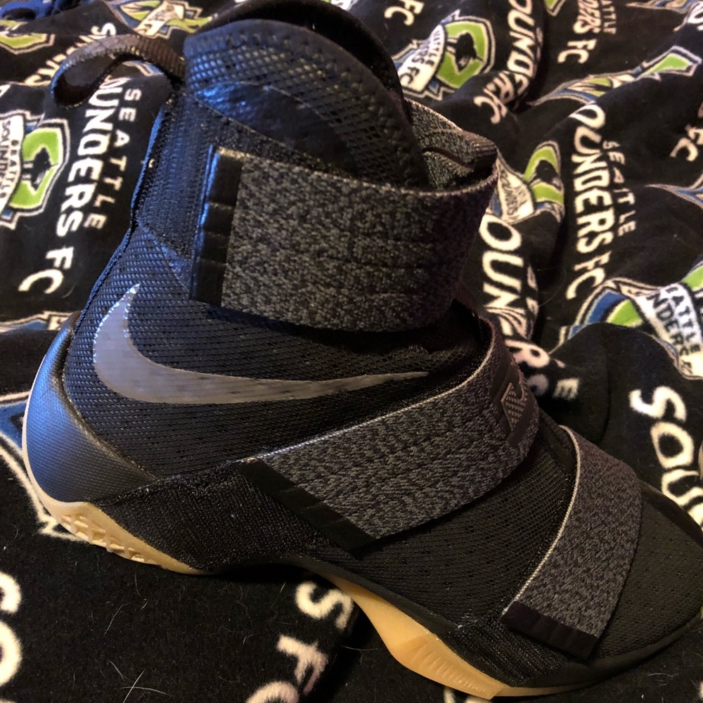 Lebron soldier 10